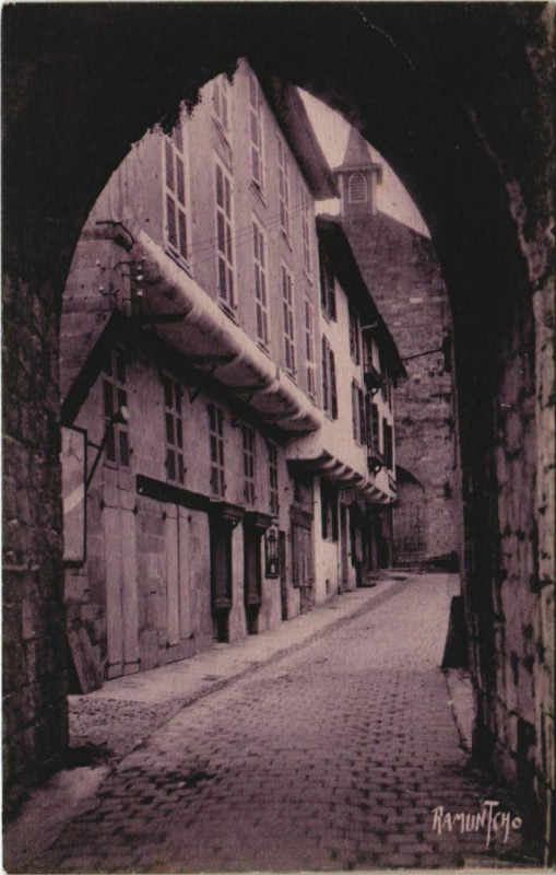 Carte postale ancienne St.Jean Pied de Port Rue de l'Eglise France