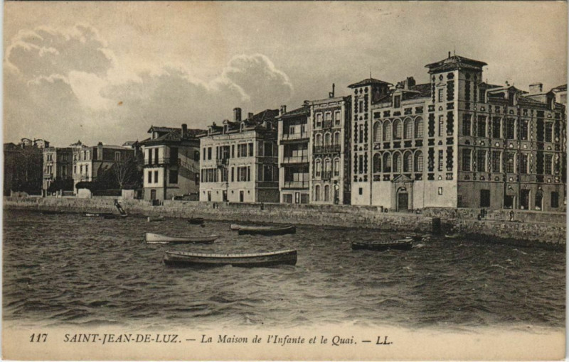 Carte postale ancienne Saint Jean de Luz La Maison de l'Infante et le Quai France à Saint-Jean-de-Luz