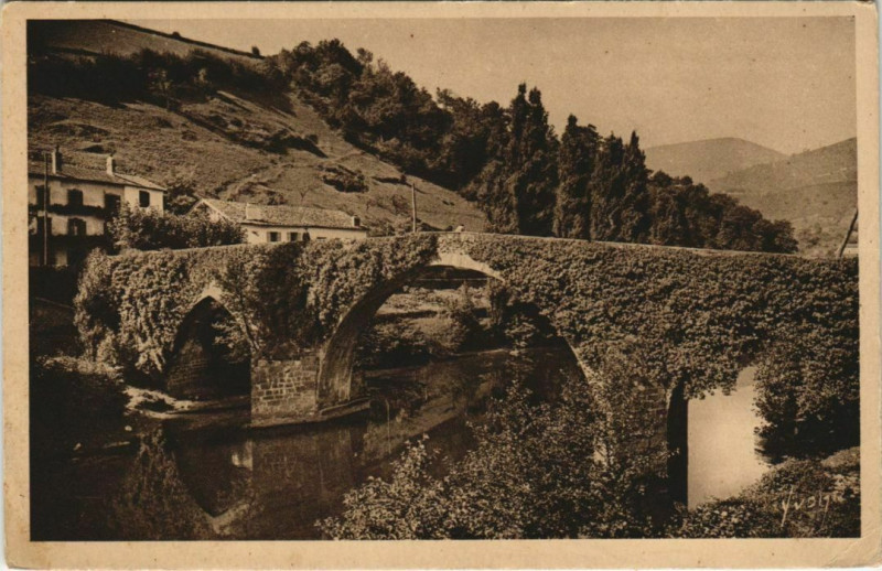 Carte postale ancienne Bidarray Le tres pitt.et Vieux Pont France à Bidarray