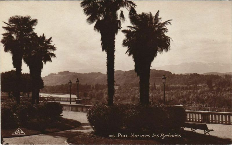Carte postale ancienne Pau Vue vers les Pyrenees France à Pau