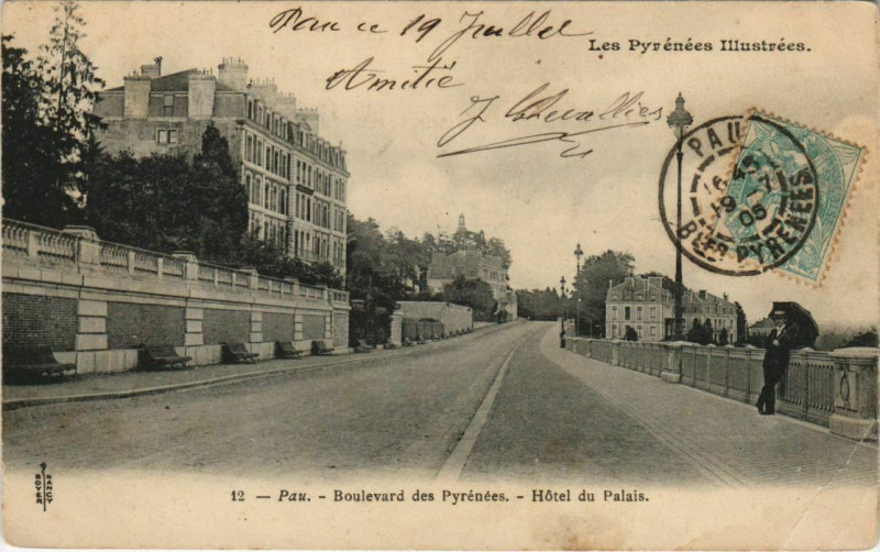 Carte postale ancienne Pau Boulevard des Pyrenees France à Pau