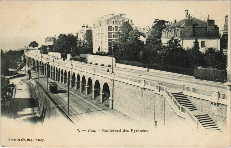 Carte postale ancienne Pau Boulevard des Pyrenees France à Pau