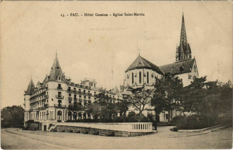 Carte postale ancienne Pau Hotel Gassion, Eglise St.Martin France à Pau