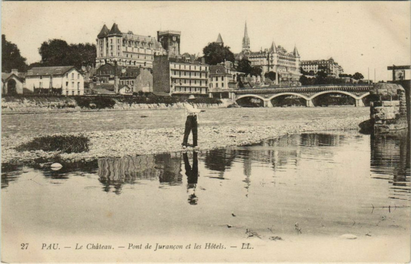 Carte postale ancienne Pau Pont de Jurancon et les Hotels France à Pau