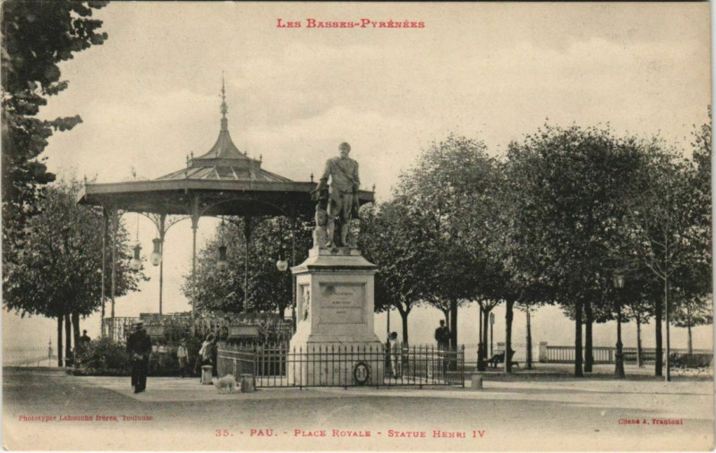 Carte postale ancienne Pau Place Royale France à Pau