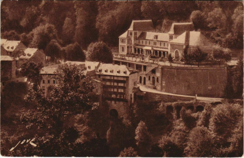 Carte postale ancienne Eaux Bonnes Le Casino France à Eaux-Bonnes