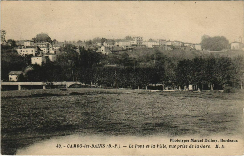 Carte postale ancienne Cambo les Bains Le Pont et la Ville France à Cambo-les-Bains