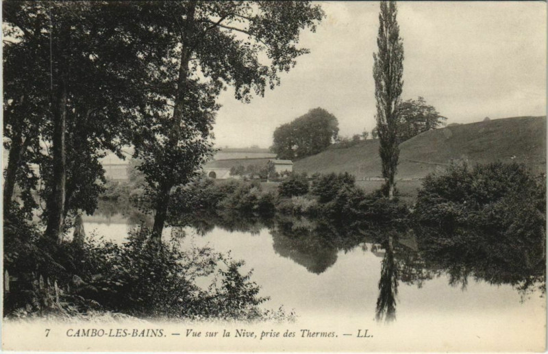 Carte postale ancienne Cambo les Bains Vue sur la Nive, prise des Thermes France à Cambo-les-Bains