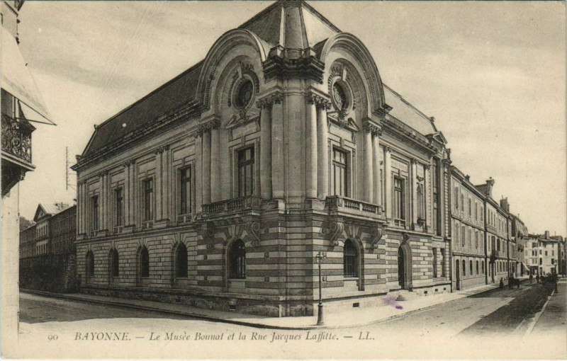 Carte postale ancienne Bayonne Le Musee Bonnat et la Rue Jacques L. France à Bayonne