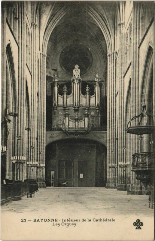 Carte postale ancienne Bayonne Interieur de la Cathedrale France à Bayonne