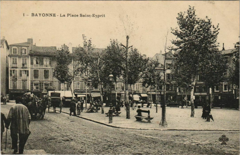 Carte postale ancienne Bayonne La Place St.Esprit France à Bayonne