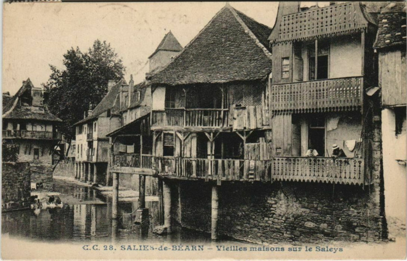 Carte postale ancienne Salies de Bearn Vieilles Maisons France