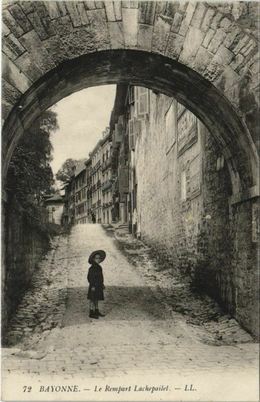 Carte postale ancienne Bayonne Le Rempart Lachepailet France à Bayonne