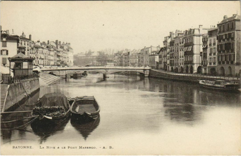 Carte postale ancienne Bayonne La Nive et le Pont Marengo France à Aren