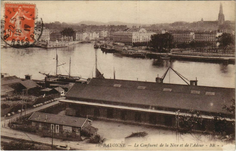 Carte postale ancienne Bayonne Le Confluent de la Nive France à Bayonne