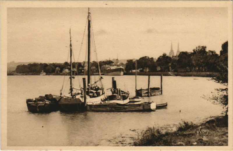 Carte postale ancienne Bayonne Les Bords de l'Adour France à Bayonne