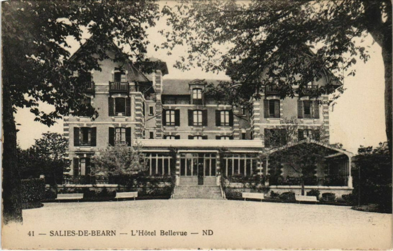 Carte postale ancienne Salies de Bearn L'Hotel Bellevue France