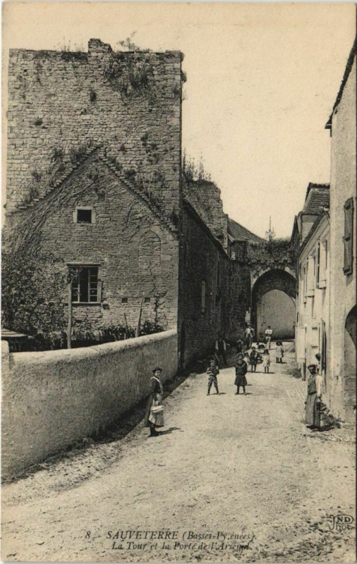 Carte postale ancienne Sauveterre de Bearn La Tour et la Porte France