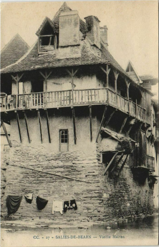 Carte postale ancienne Salies de Bearn Vieille Maison France