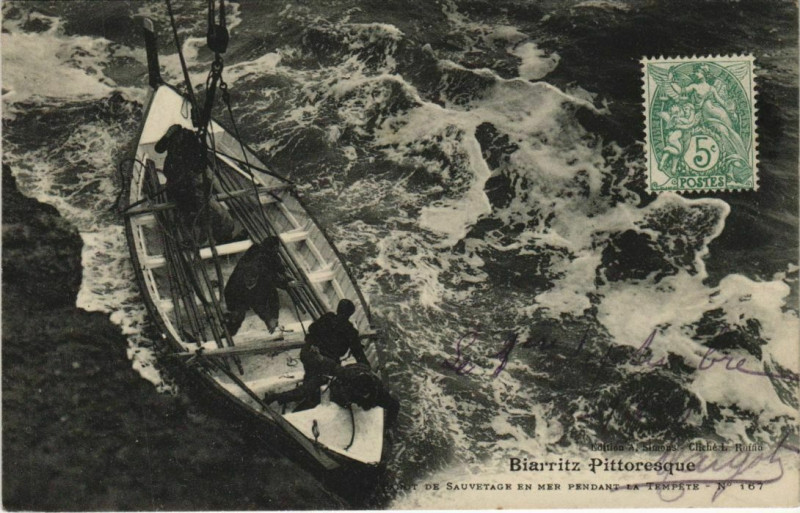 Carte postale ancienne Biarritz Sauvetage en Mer Pendant La Tempete France à Biarritz