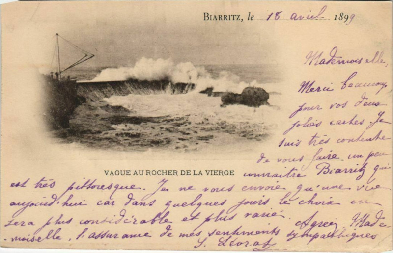 Carte postale ancienne Biarritz Vague au Rocher de la Vierge France à Biarritz