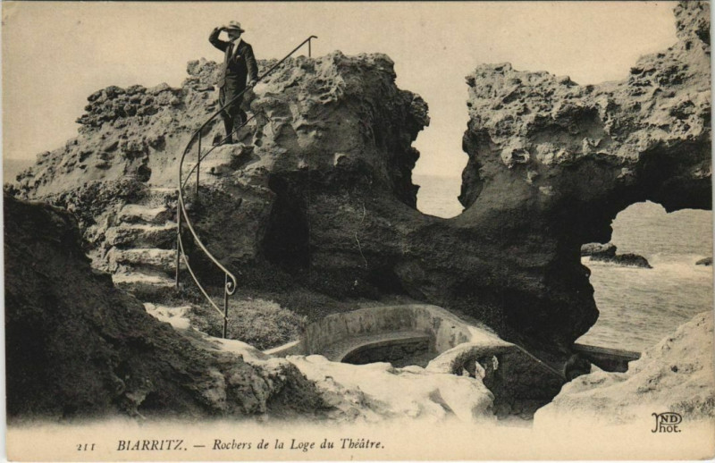 Carte postale ancienne Biarritz Rochers de la Loge du Theatre France à Biarritz