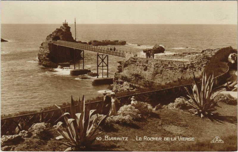 Carte postale ancienne Biarritz Rocher de la Vierge France à Biarritz