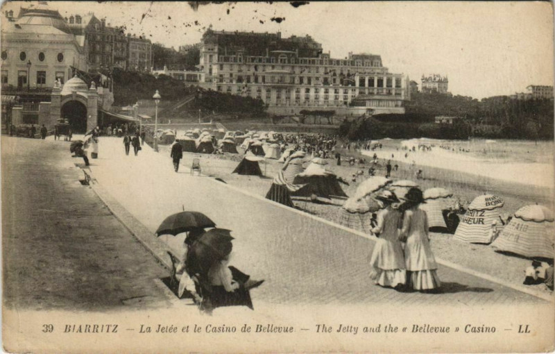 Carte postale ancienne Biarritz La Jetee et le Casino de Bellevue France à Biarritz