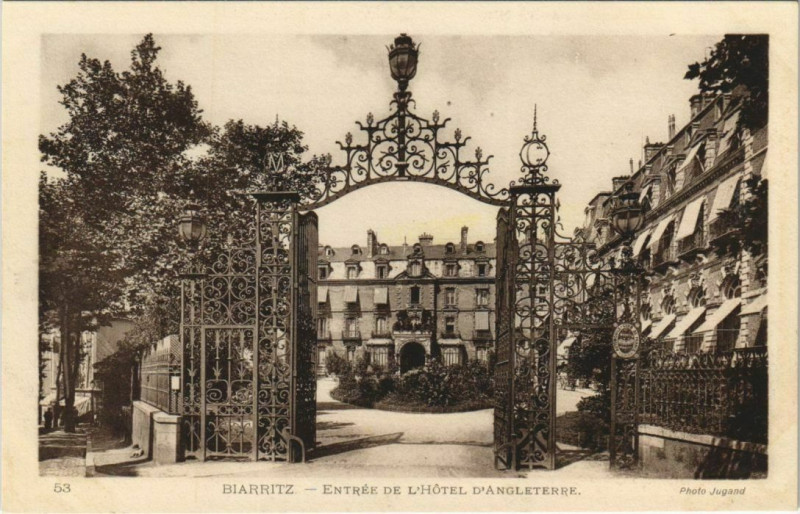 Carte postale ancienne Biarritz Entree de l Hotel d'Angleterre France à Anglet