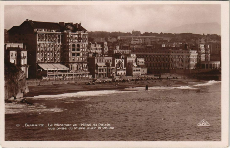 Carte postale ancienne Biarritz Le Miramar et Hotel du Palais France à Biarritz