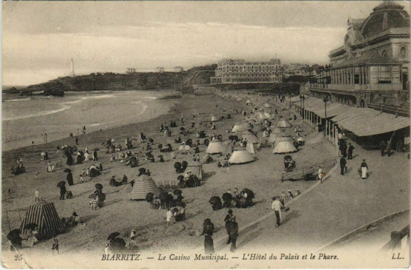 Carte postale ancienne Biarritz Casino Municipal ,Hotel du Palais et le Phare France à Biarritz