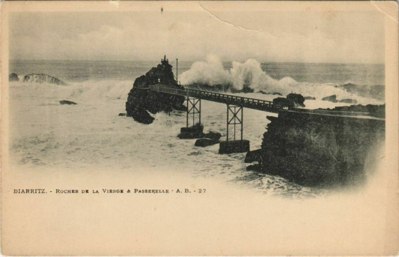 Carte postale ancienne Biarritz Rocher de la Vierge France à Biarritz