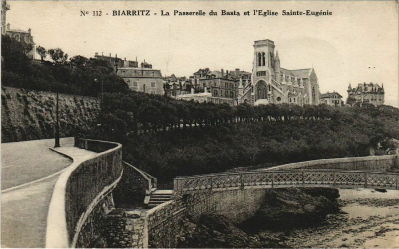Carte postale ancienne Biarritz Passerelle du Basta et Eglise Sainte-Eugenie France à Biarritz