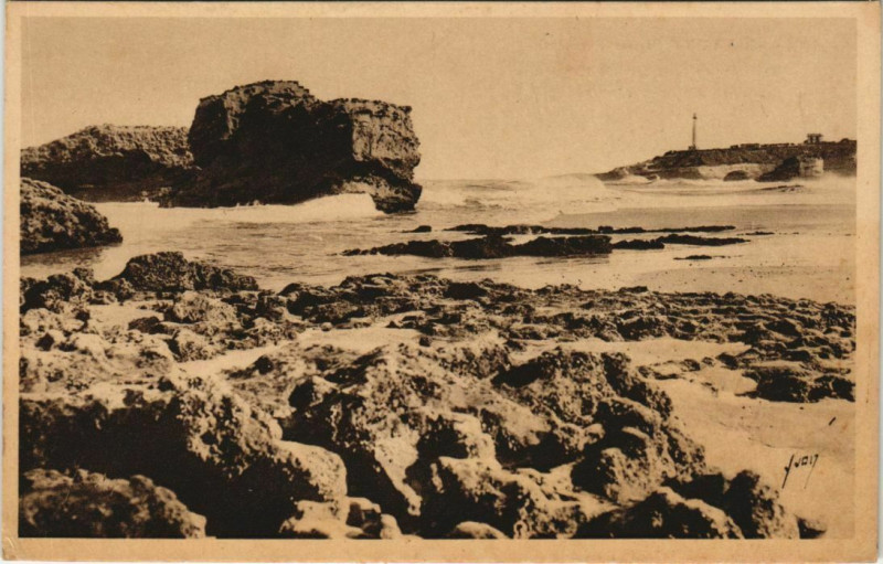 Carte postale ancienne Biarritz Rochers de la grande plage et Cap Saint-Martin France à Biarritz