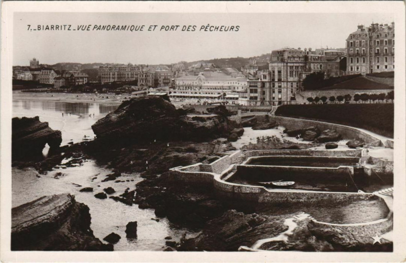 Carte postale ancienne Biarritz vue panoramique et Port des Pecheurs France à Biarritz