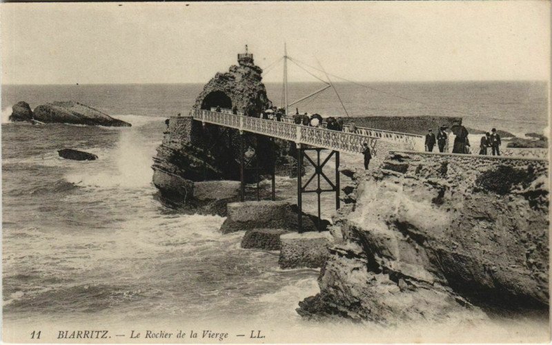Carte postale ancienne Biarritz Rocher de la Vierge France à Biarritz