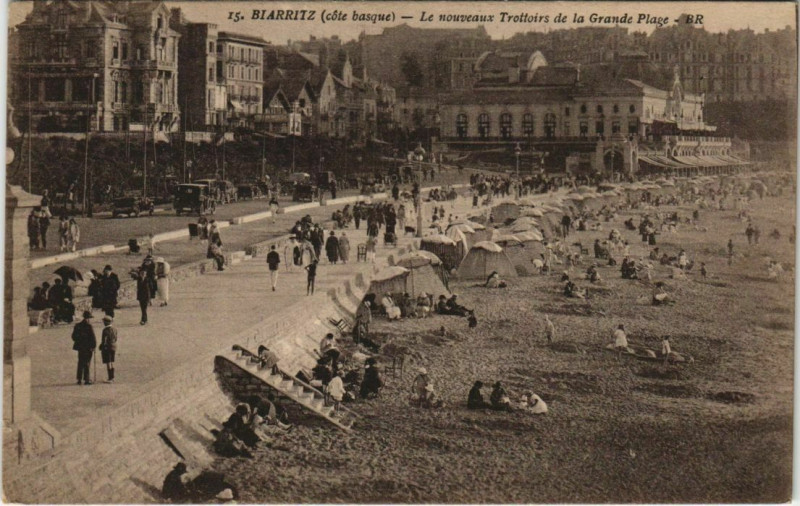 Carte postale ancienne Biarritz Le nouveaux Trottoirs de la Grande Plage France à Biarritz