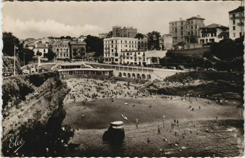 Carte postale ancienne Biarritz vue d'ensemble des Bains du Port vieux France à Biarritz