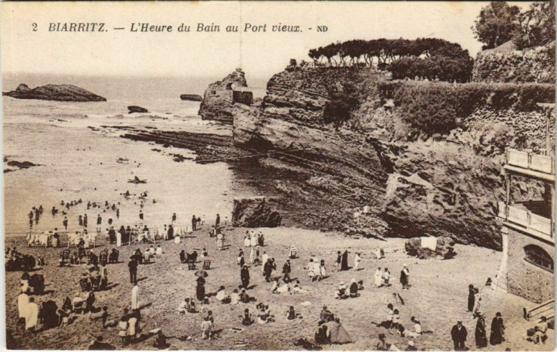 Carte postale ancienne Biarritz Heure du Bain au Port vieux France à Biarritz