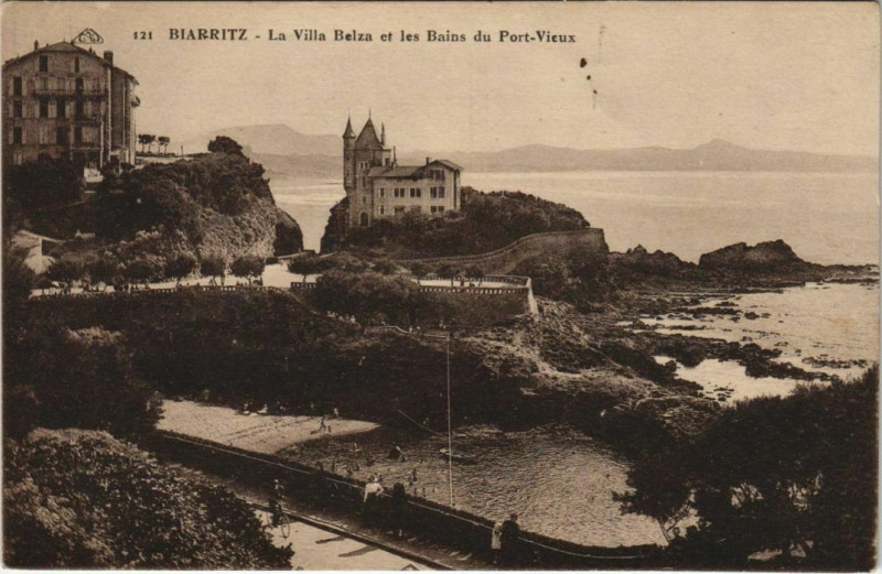 Carte postale ancienne Biarritz Villa Belza et les Bains du Port Vieux France à Biarritz
