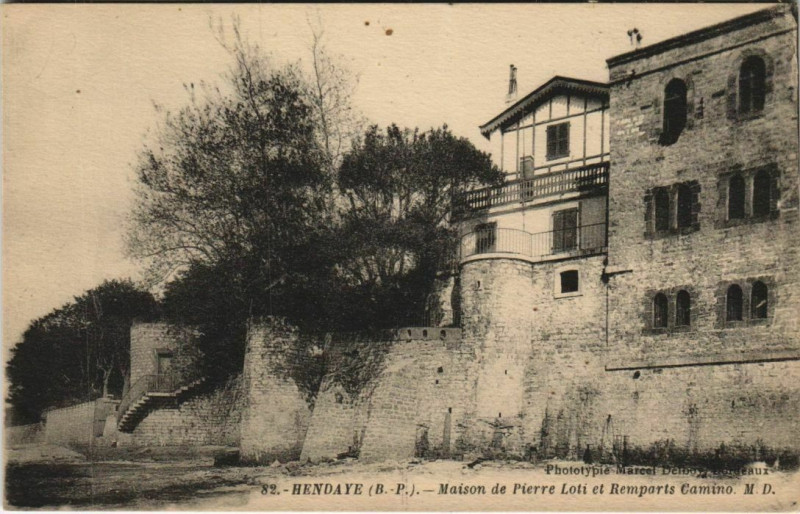 Carte postale ancienne Biarritz Maison de Pierre Loti et Ramparts Casino France à Biarritz