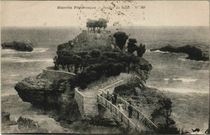 Carte postale ancienne Biarritz Rocher du Basta France à Biarritz