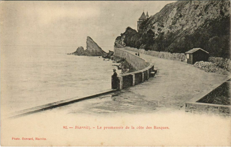 Carte postale ancienne Biarritz Le promenoir de la cote des Basques France à Biarritz