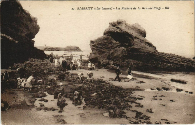 Carte postale ancienne Biarritz Les Rochers de la Grande Plage France à Biarritz