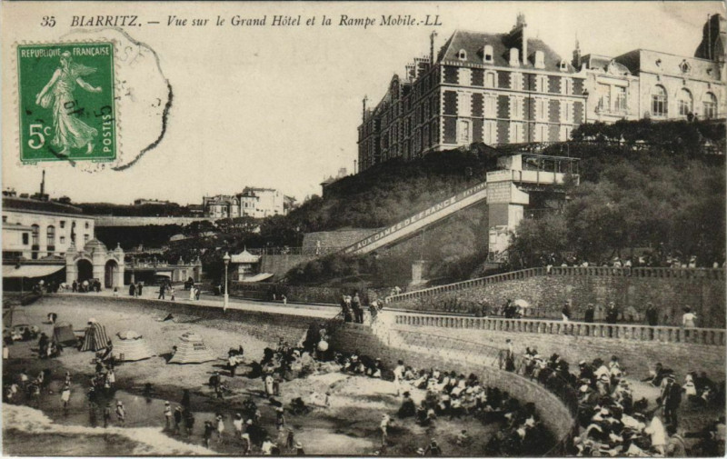 Carte postale ancienne Biarritz vue sur le Grand Hotel et la Rampe Mobile France à Biarritz