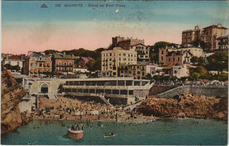 Carte postale ancienne Biarritz Bains au Port Vieux France à Biarritz