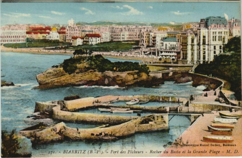 Carte postale ancienne Biarritz Port des Pecheurs ,Rocher du Basta France à Biarritz