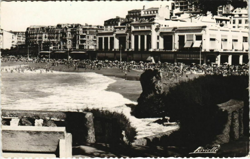 Carte postale ancienne Biarritz La Plage et le Casino France à Biarritz