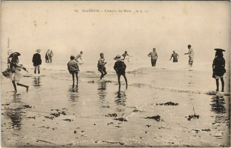 Carte postale ancienne Biarritz L'heure du Bain France à Biarritz
