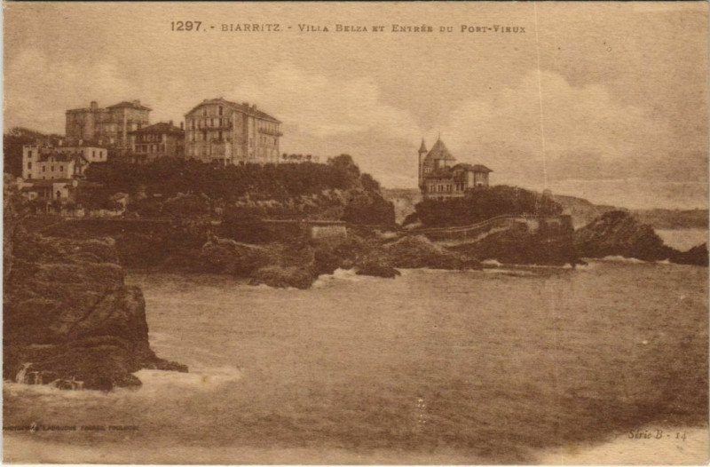 Carte postale ancienne Biarritz Villa Belza et entree du Port Vieux France à Biarritz